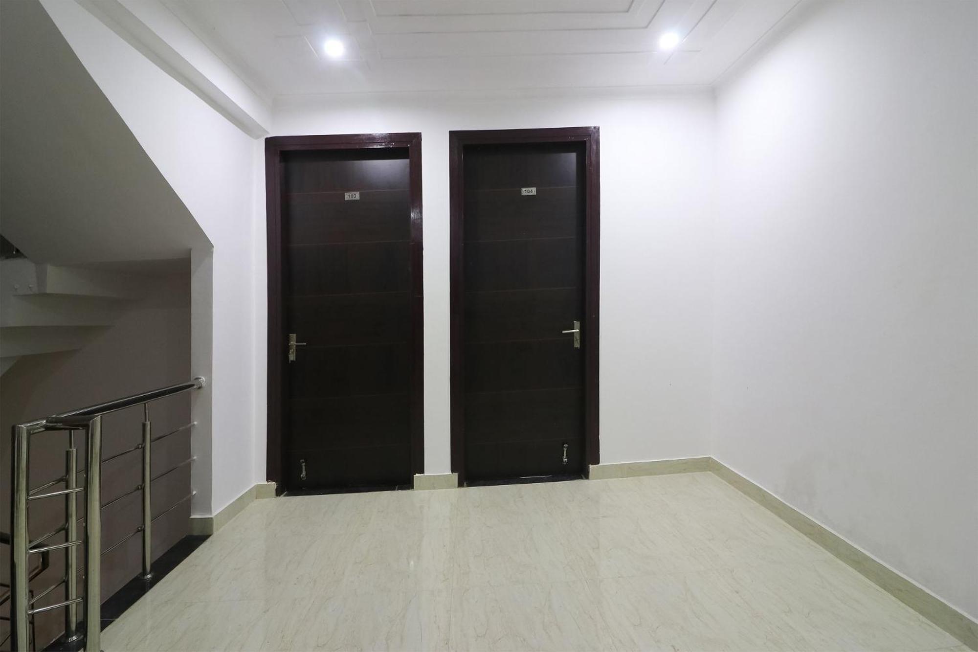 Collection O Diamond Hotel Gurgaon