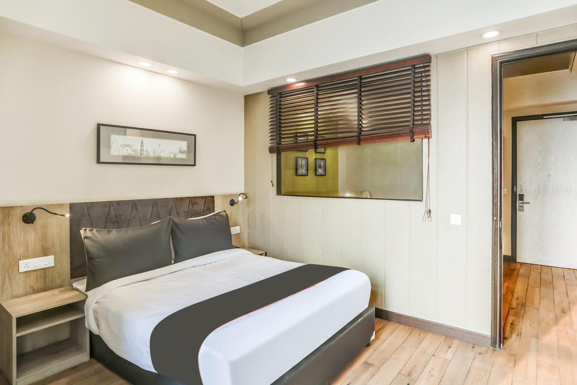Collection O Limewood Hotel Gurgaon