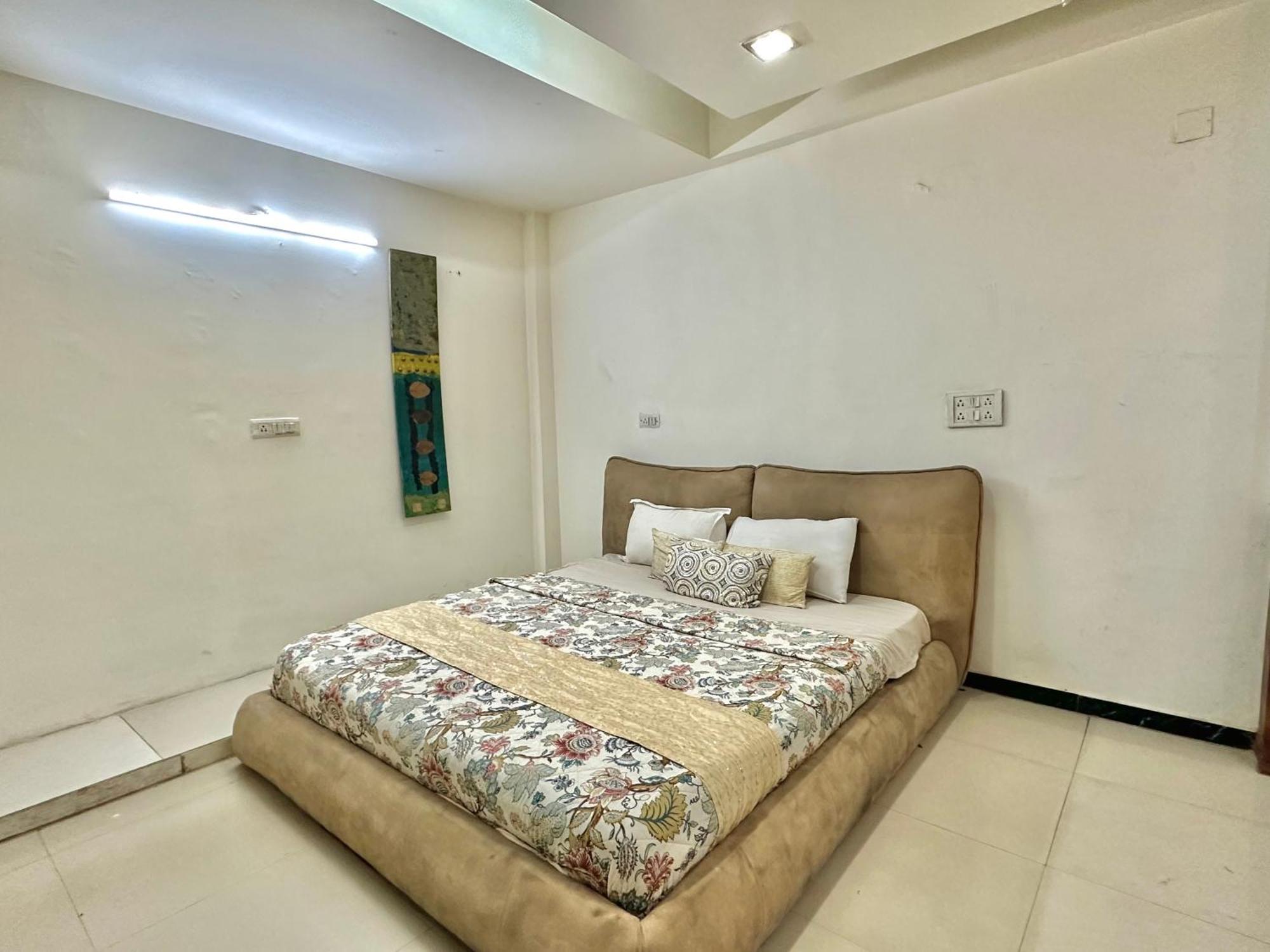 Spacious Basement For Parties Near Hong Kong Bazaar Apartment *