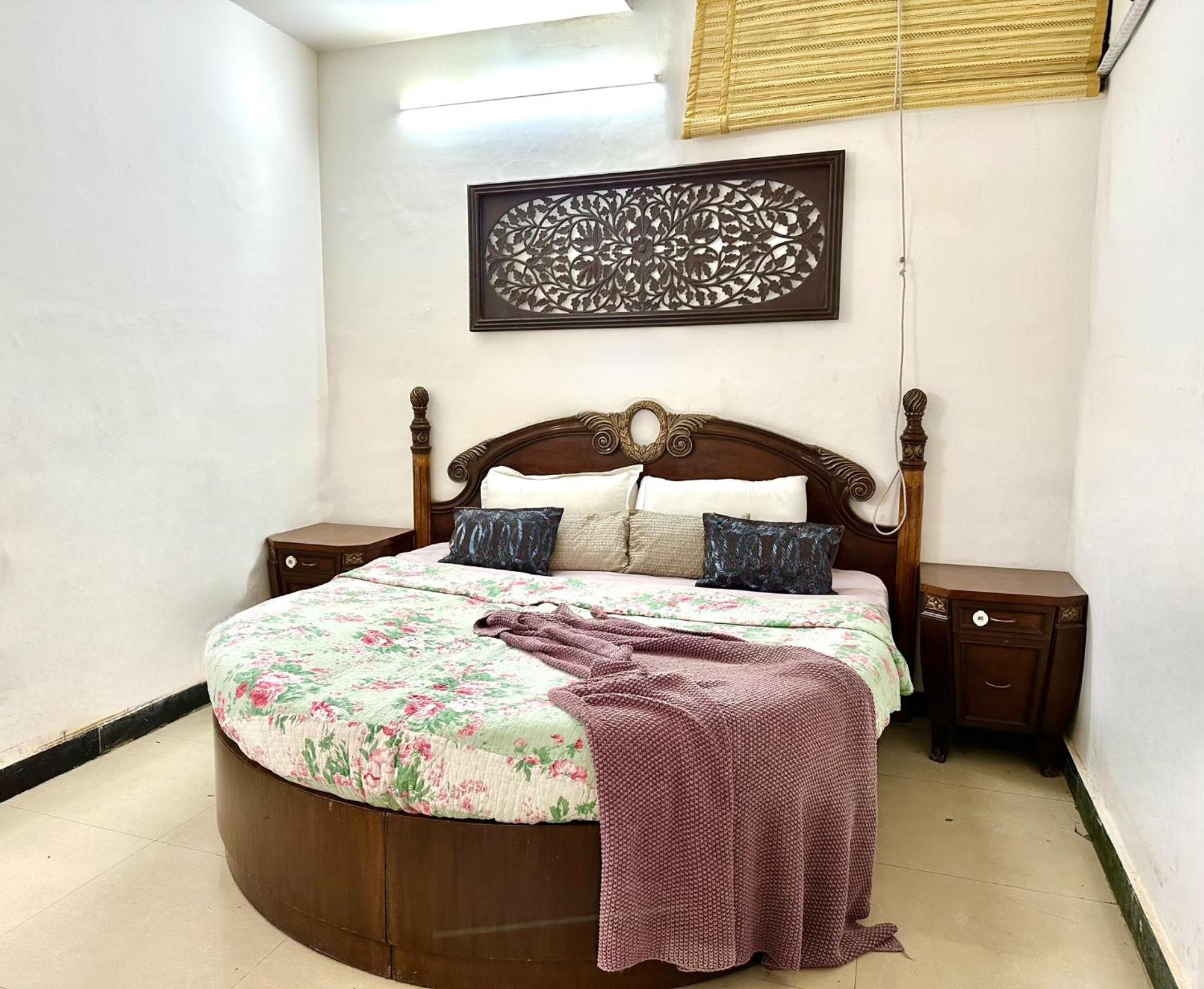 Spacious Basement For Parties Near Hong Kong Bazaar *