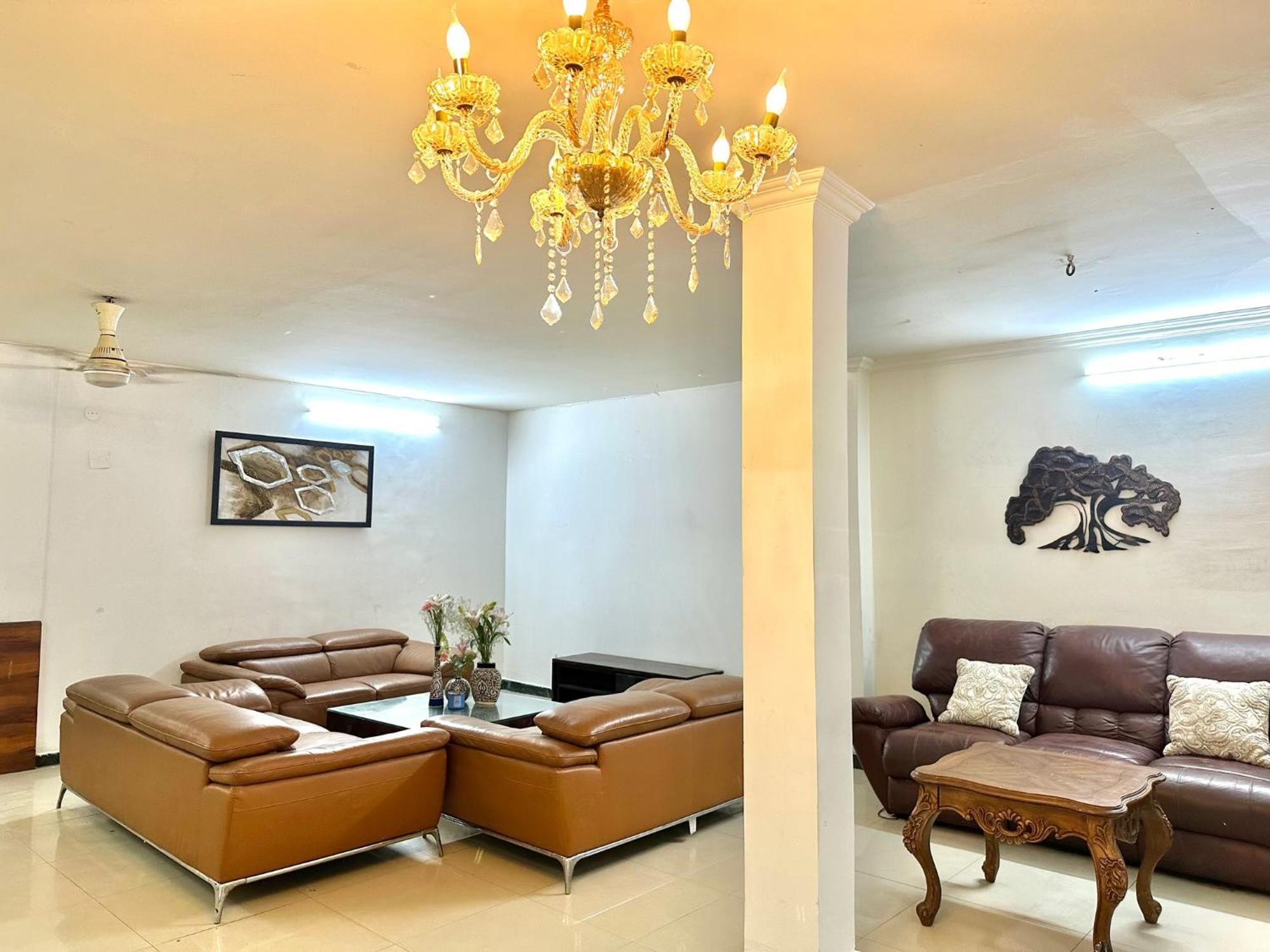 Apartment Spacious Basement For Parties Near Hong Kong Bazaar *