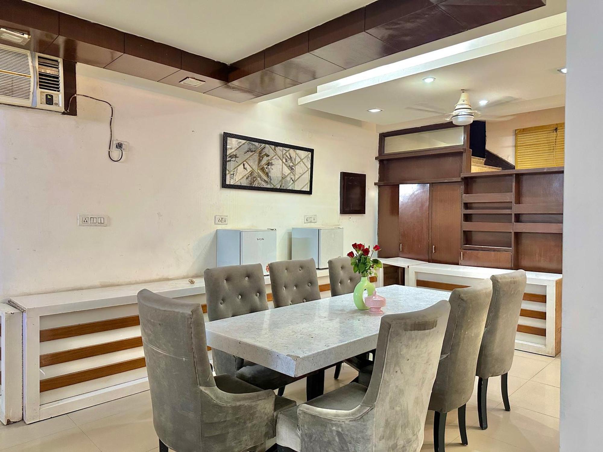 Spacious Basement For Parties Near Hong Kong Bazaar Apartment Gurgaon
