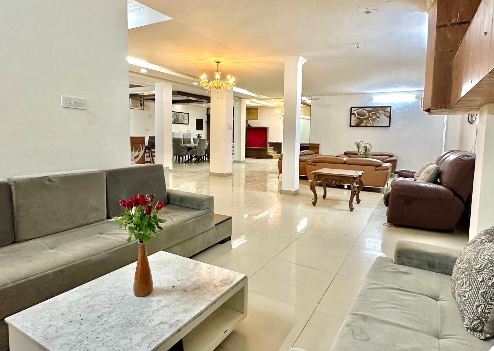Spacious Basement For Parties Near Hong Kong Bazaar Apartment *