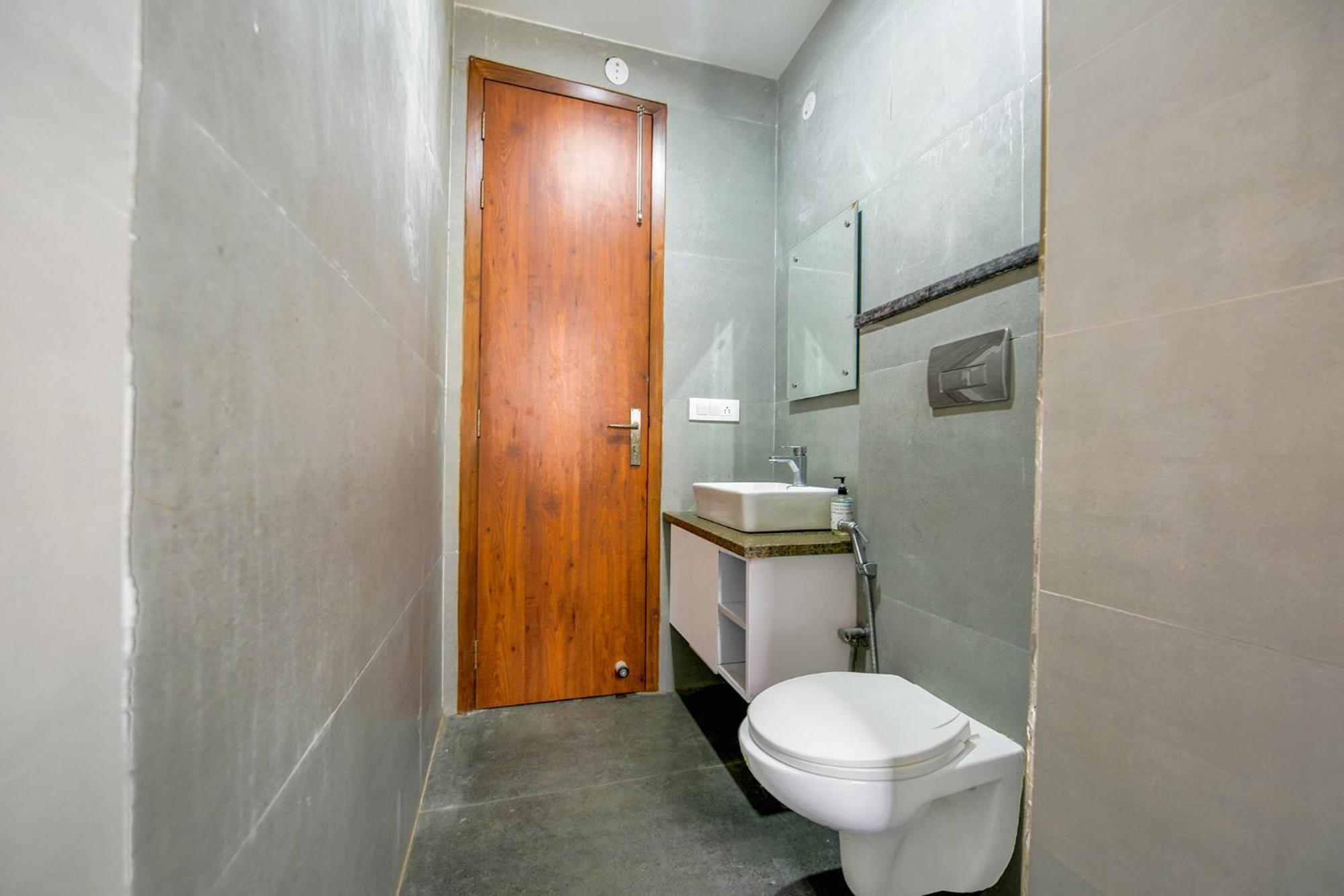 Hotel Fabhotel Nyra Residency