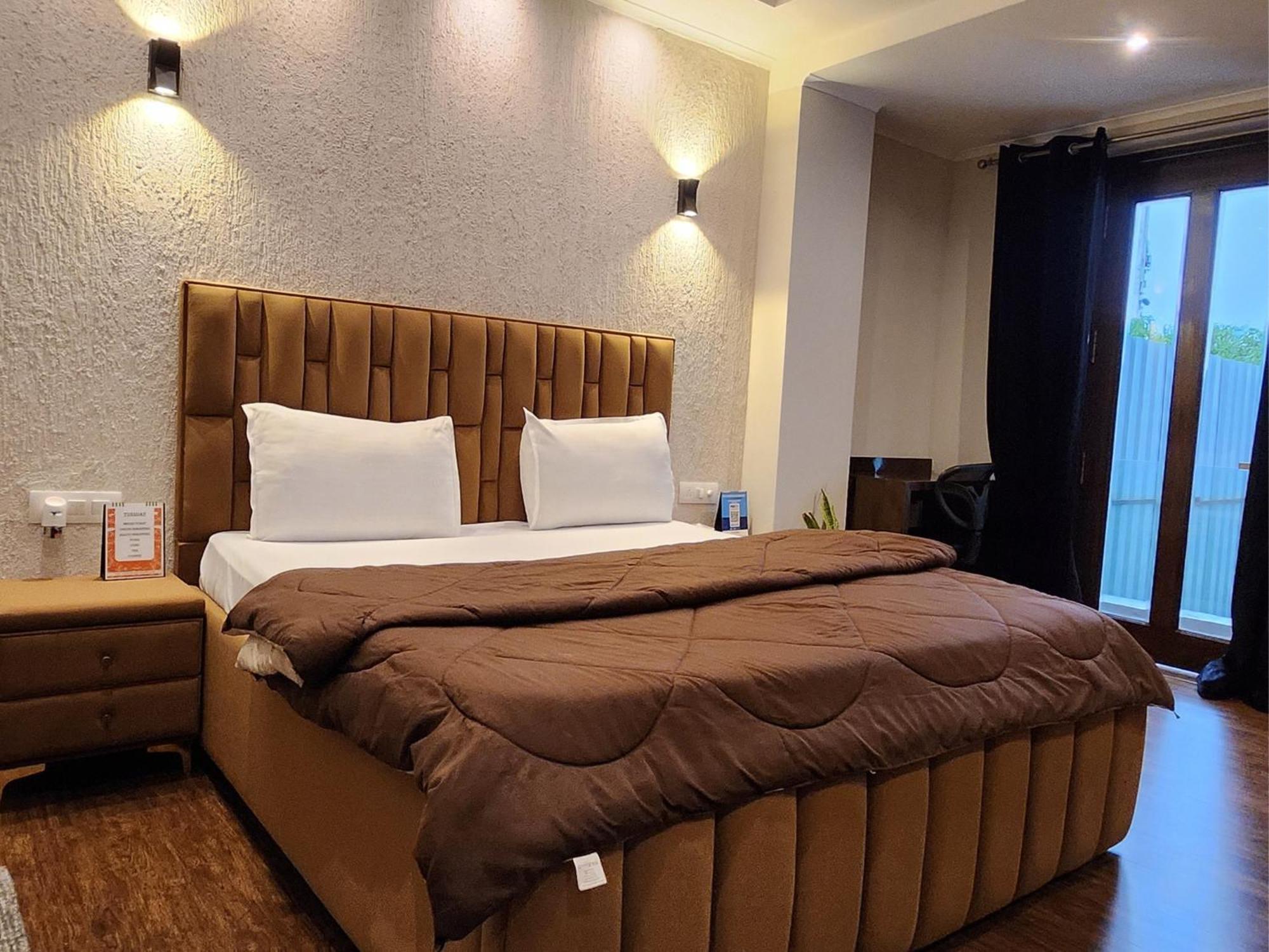 Premier - Golf Course Road ,gurgaon Hotel