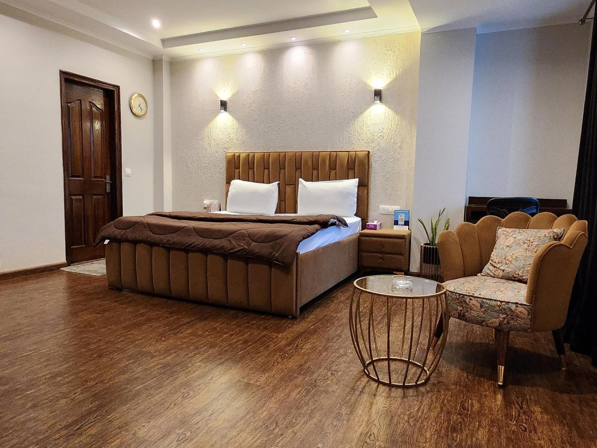Premier - Golf Course Road ,gurgaon 3* Gurgaon