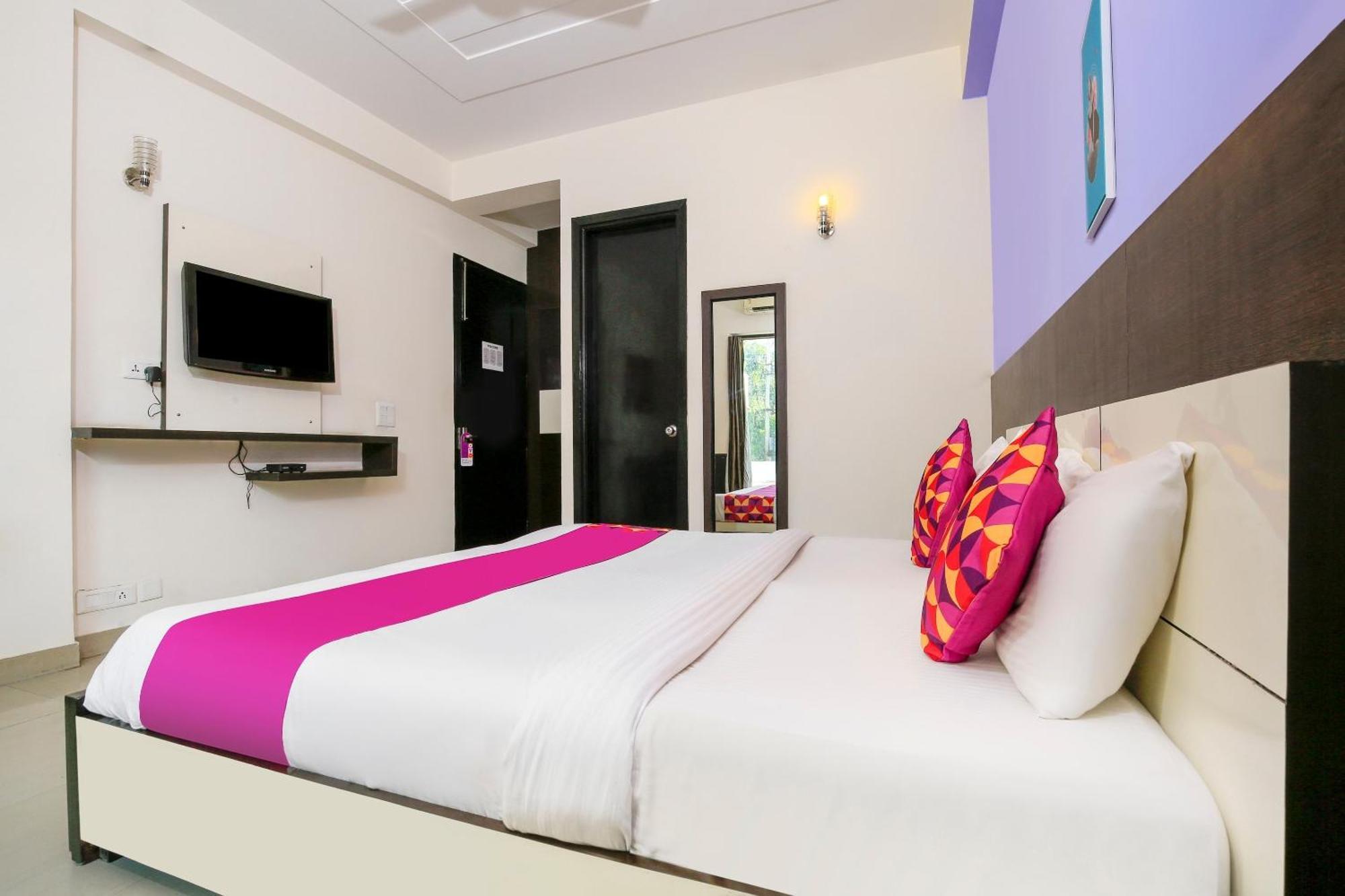 Hotel O Golf Near Aravali Biodiversity Park 3*