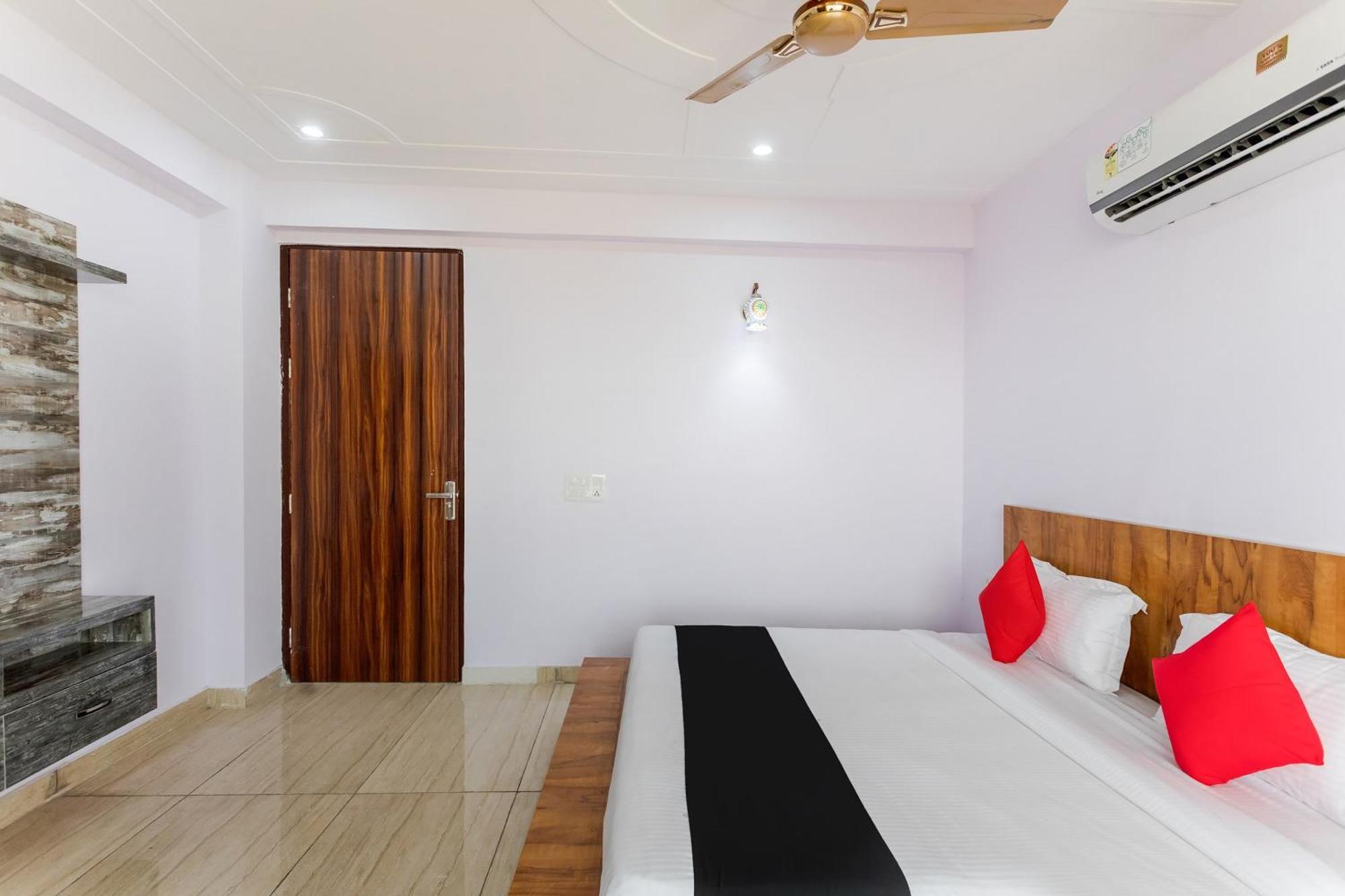 Hotel Capital O Harish Residency Gurgaon