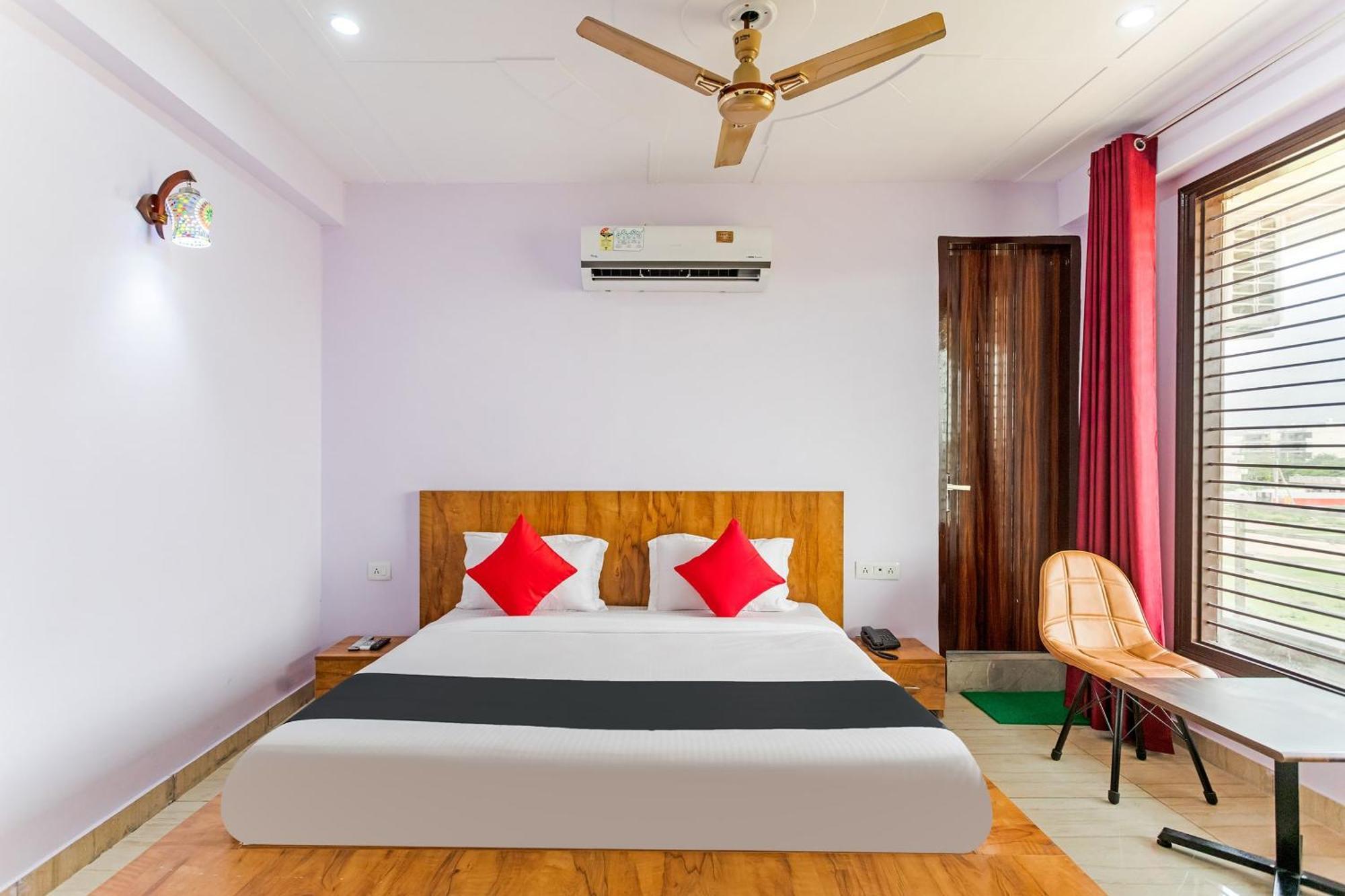 Hotel Capital O Harish Residency Gurgaon