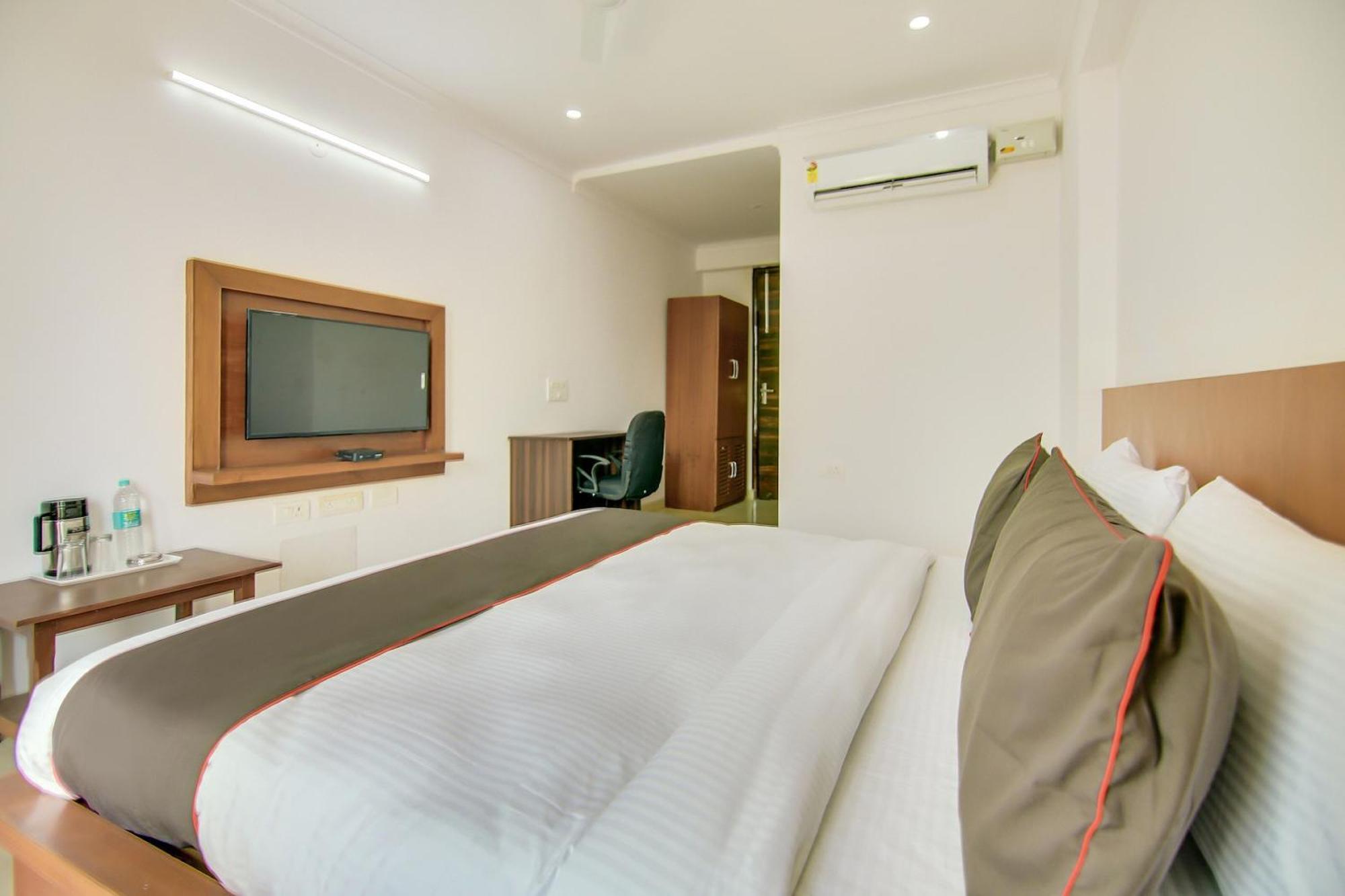 Hotel Collection O Near Appu Ghar 3*