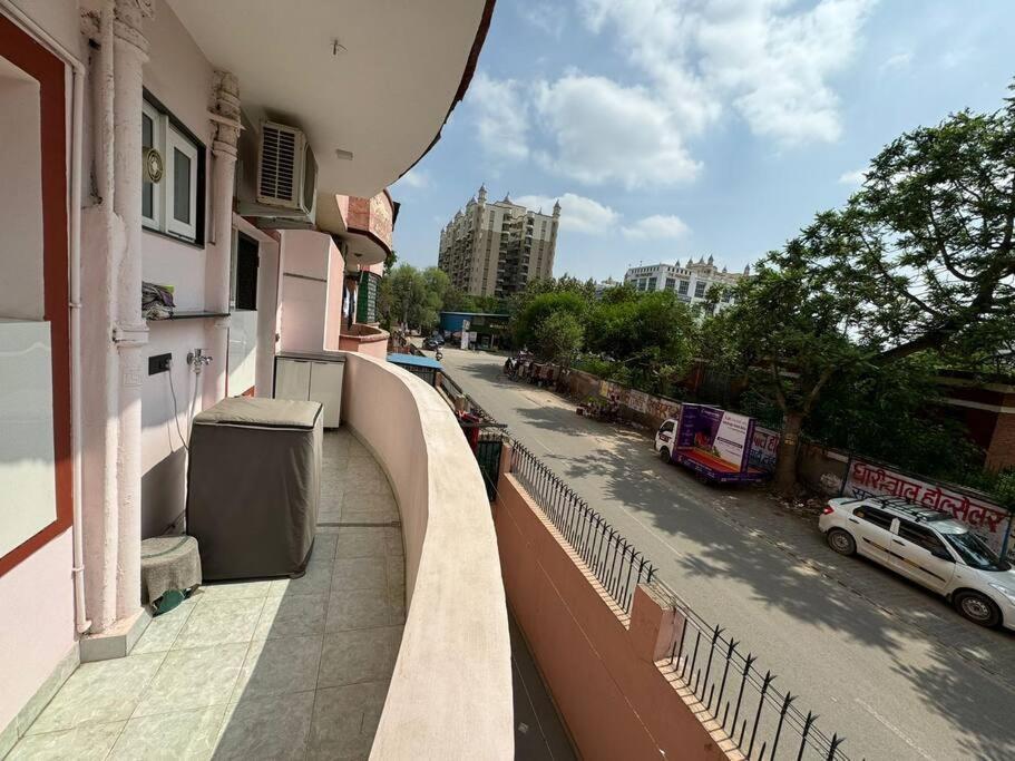 Beautiful 1bhk In Gated Sector49 Apartment