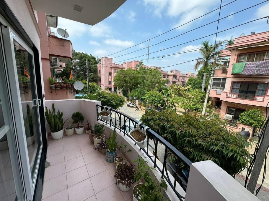 Beautiful 1bhk In Gated Sector49 *