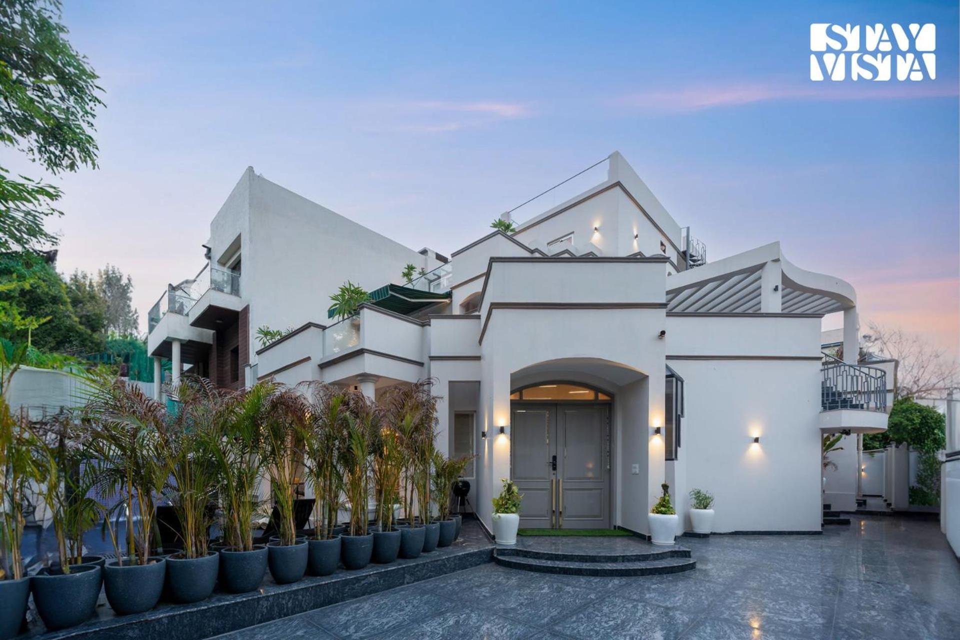 Stayvista At The Sweet Sunsation With Jacuzzi, Bbq Villa Gurgaon