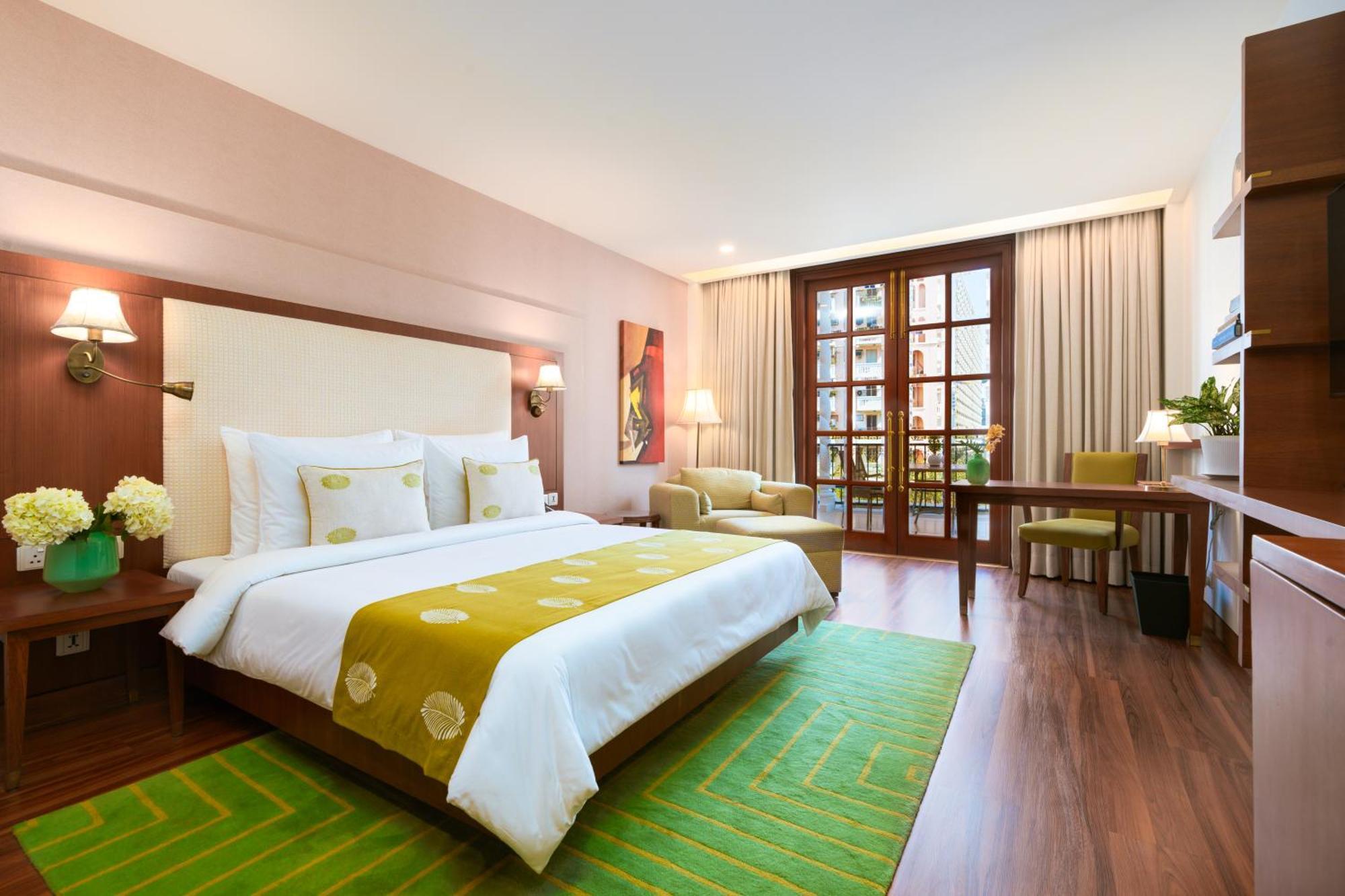 Dlf Club 5 Hotel