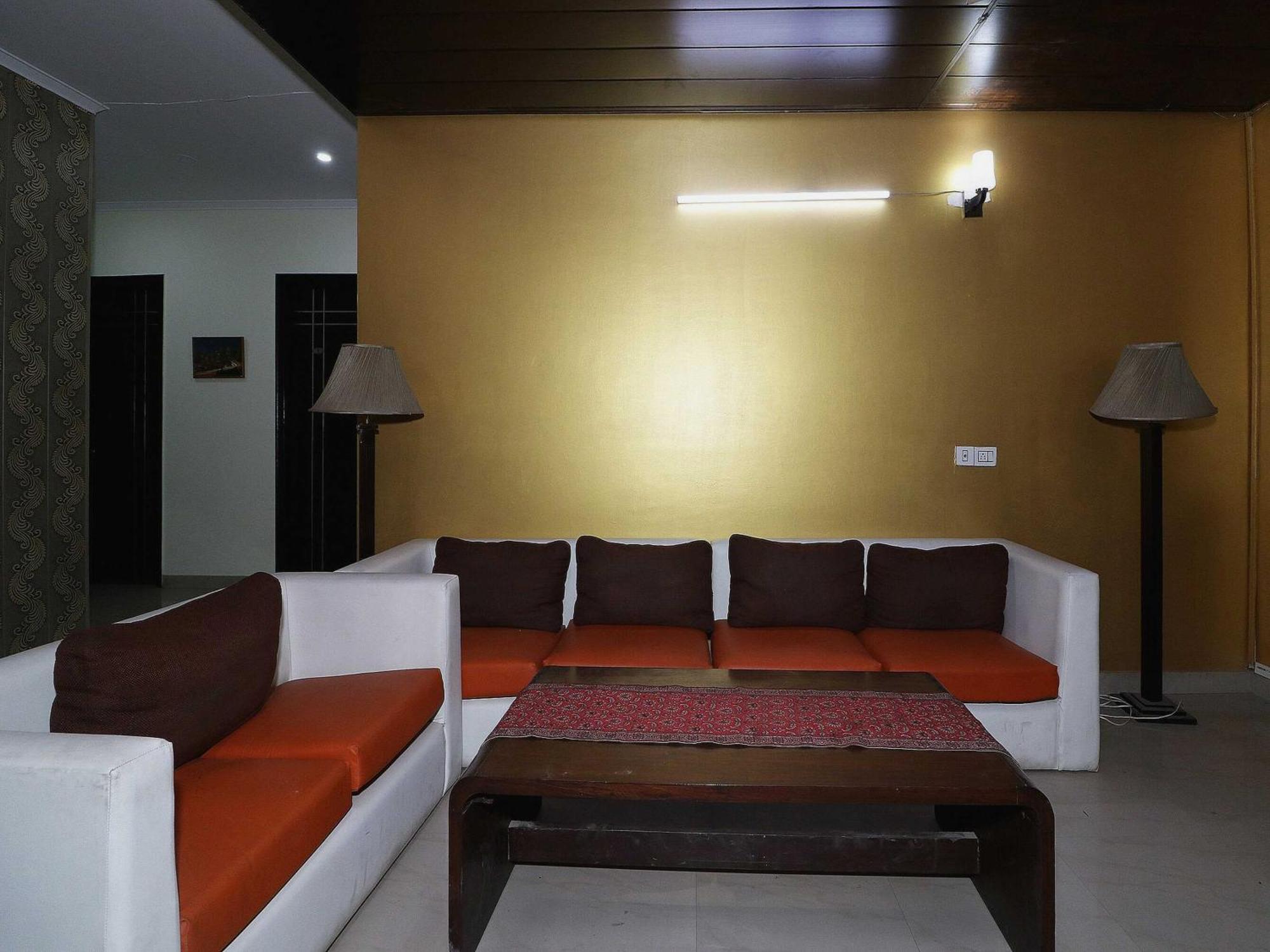 Collection O Maharaja Hotel *