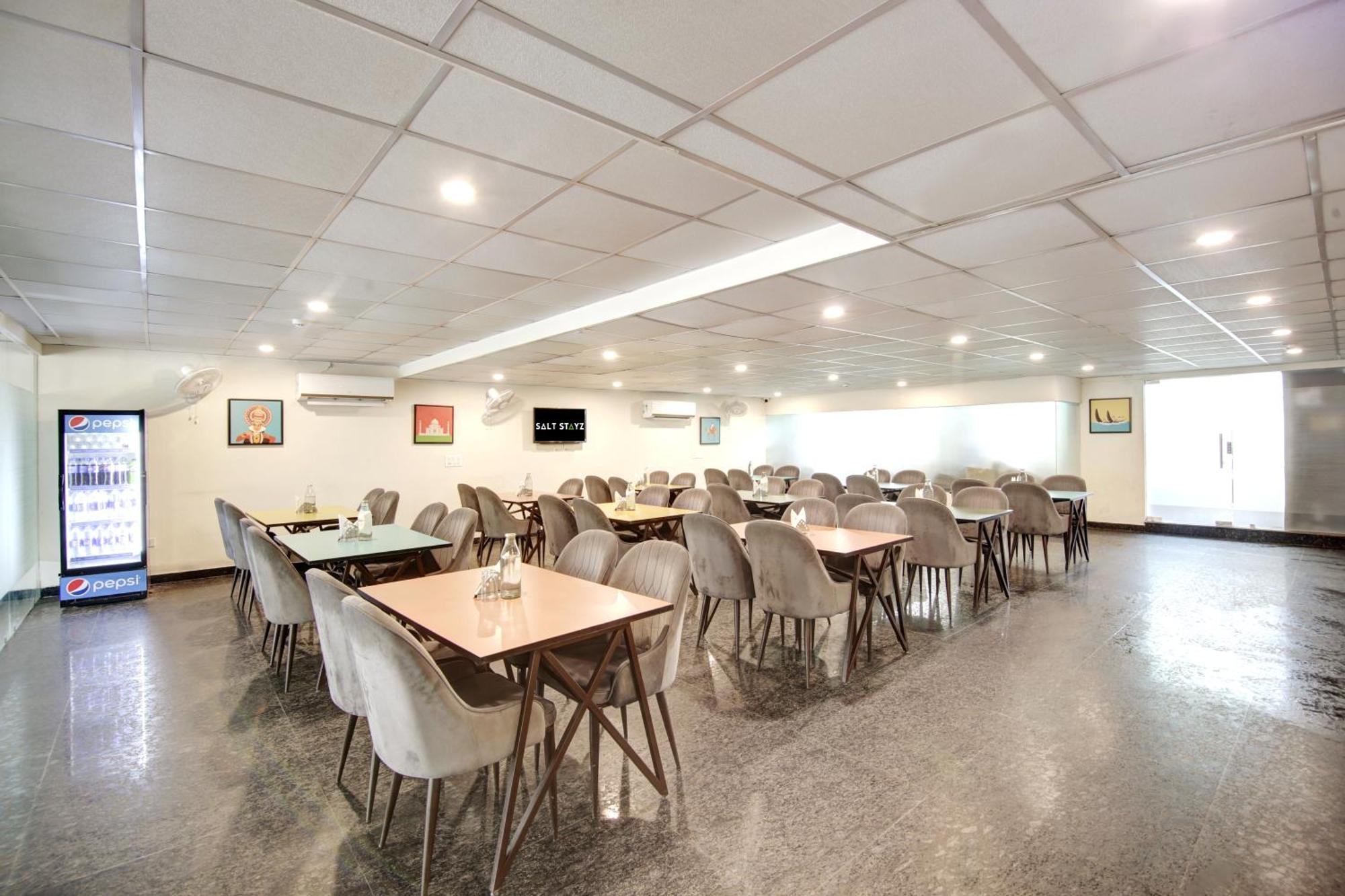 Hotel Saltstayz Select - Huda Center 3*