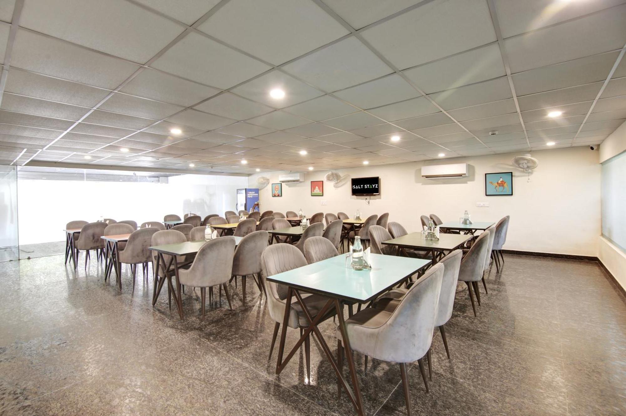 Saltstayz Select - Huda Center Hotel Gurgaon