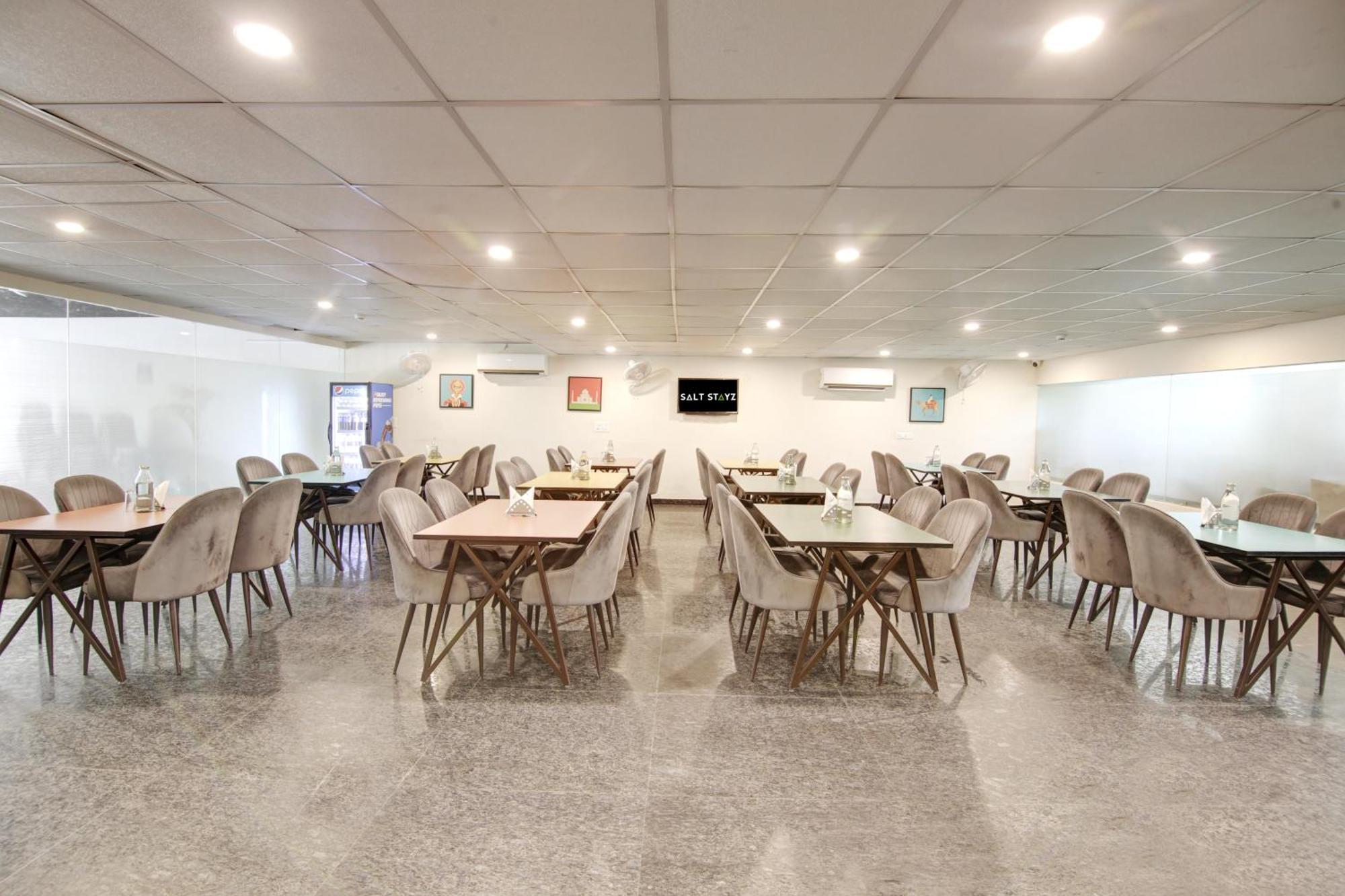 Saltstayz Select - Huda Center 3*