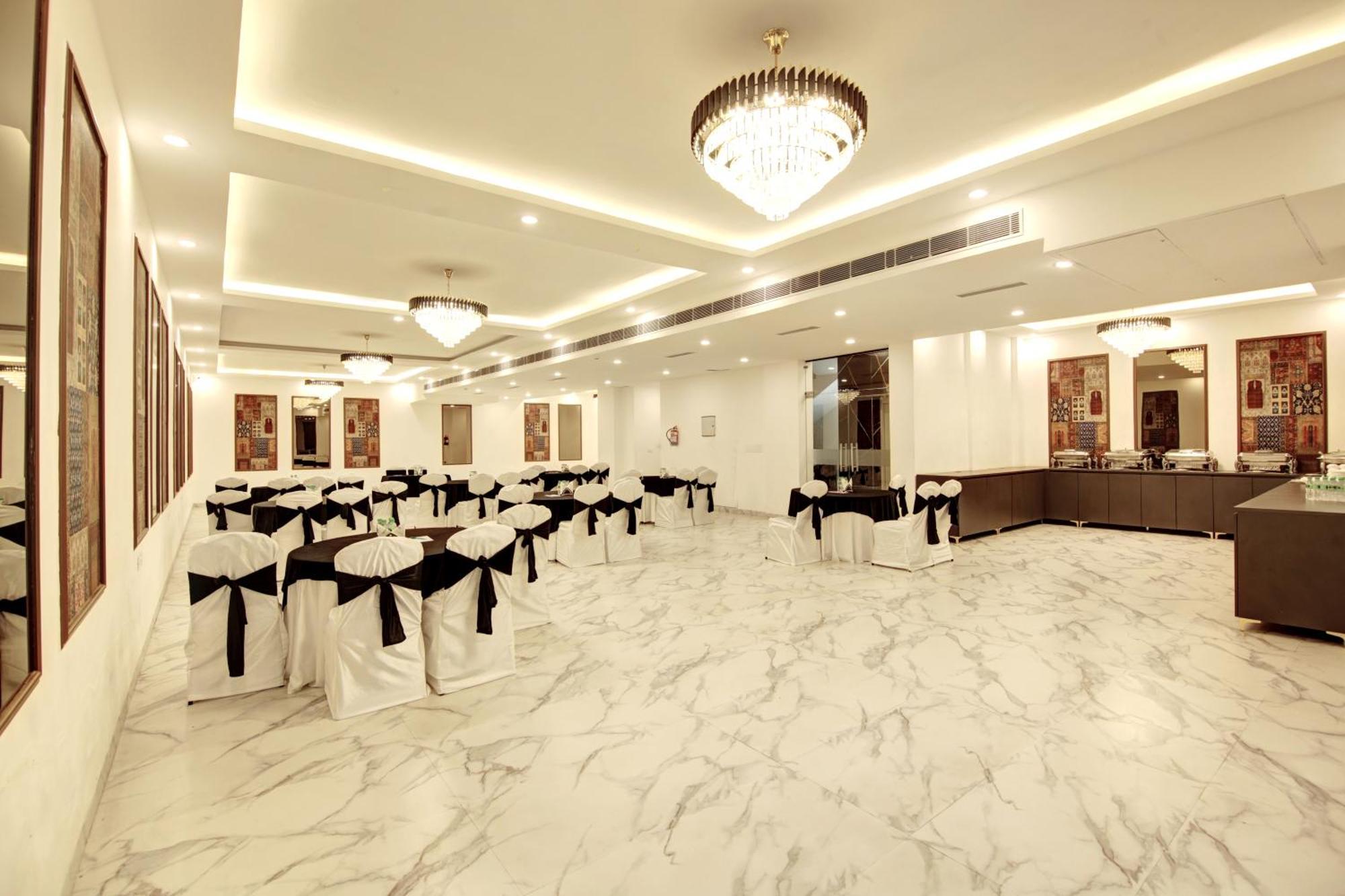 Saltstayz Select - Huda Center 3* Gurgaon