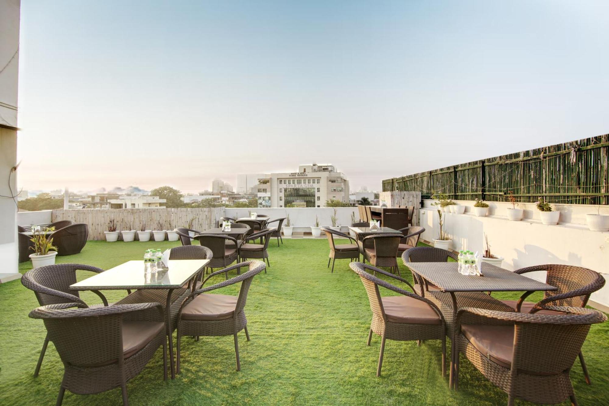 Saltstayz Select - Huda Center Hotel