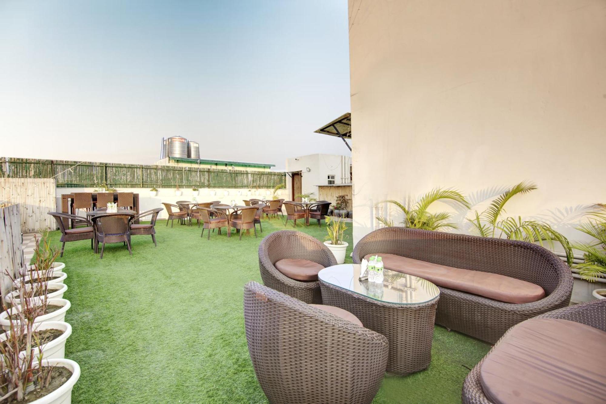 Saltstayz Select - Huda Center Hotel 3*