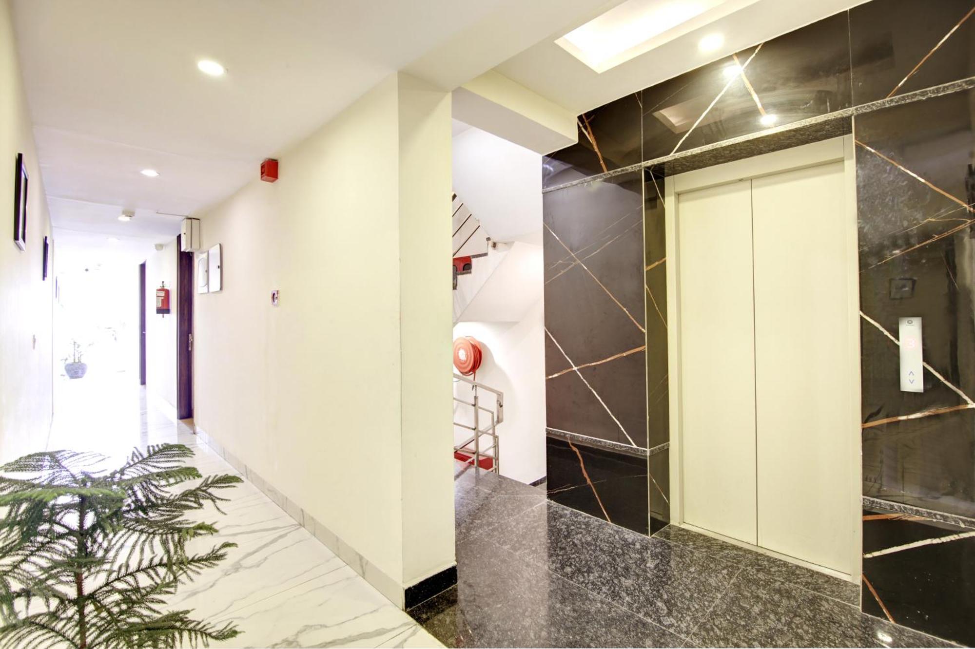 Hotel Saltstayz Select - Huda Center 3*
