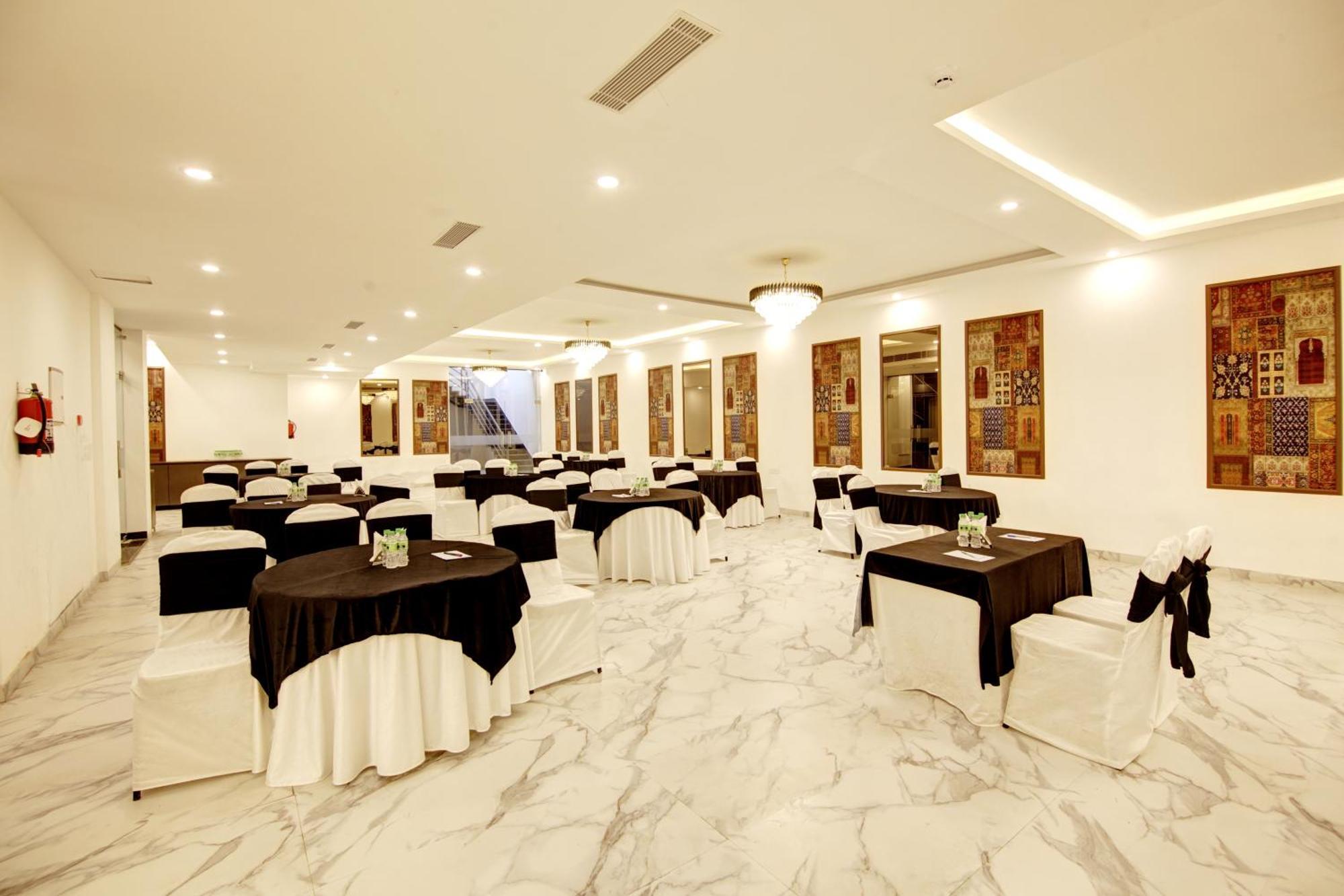 Saltstayz Select - Huda Center 3*