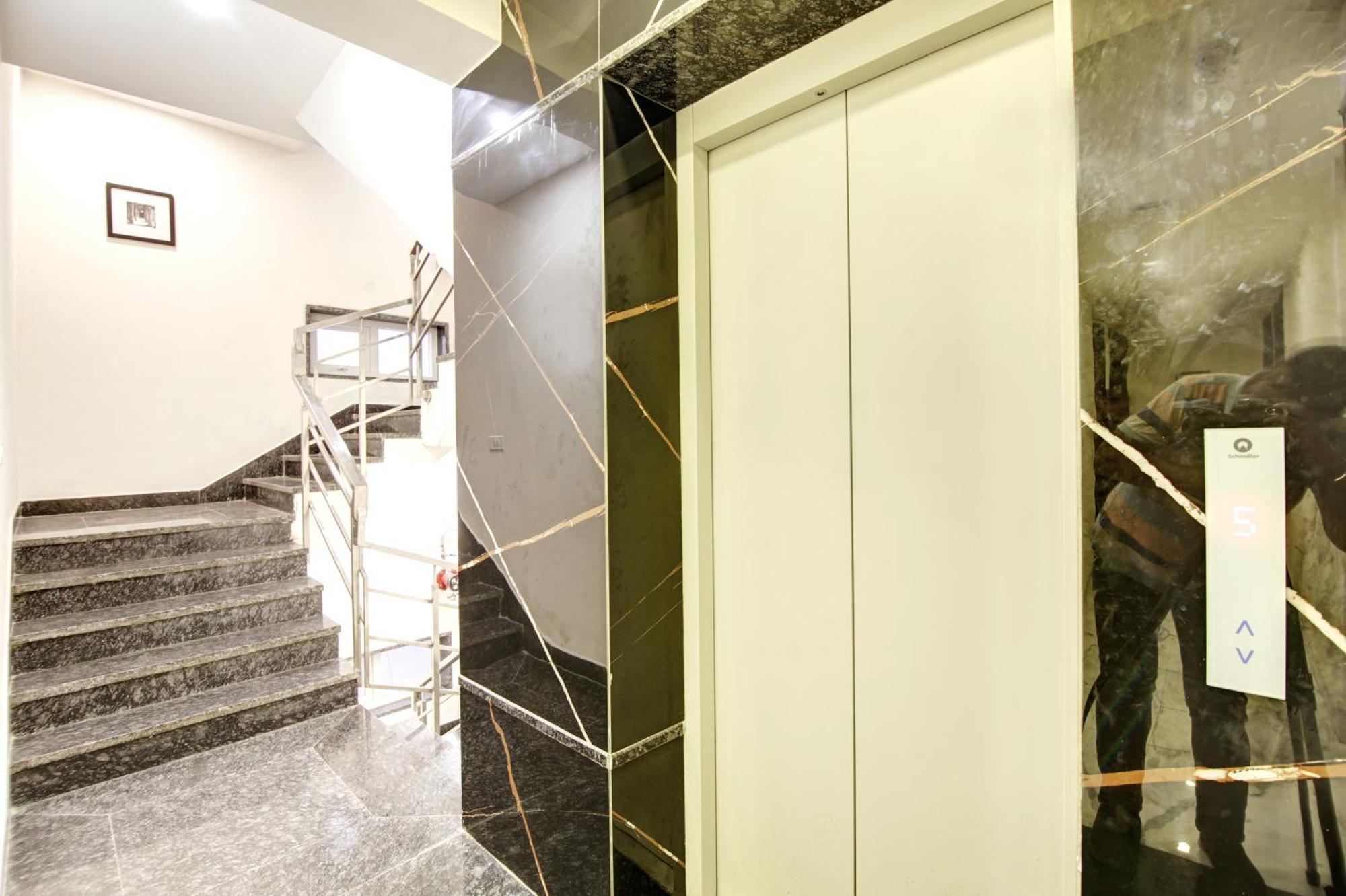 Saltstayz Select - Huda Center Hotel 3*