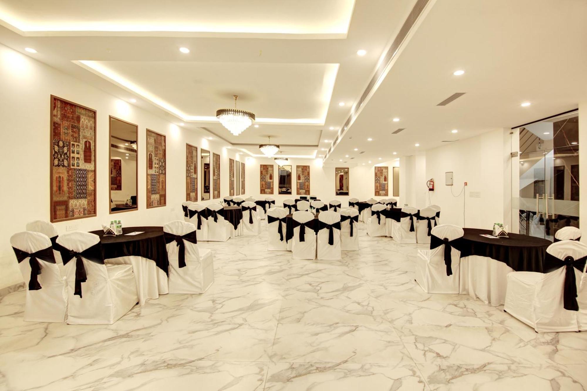 Saltstayz Select - Huda Center 3*