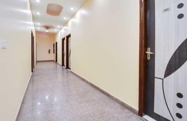 O Jas Near Star Mall 3* Gurgaon