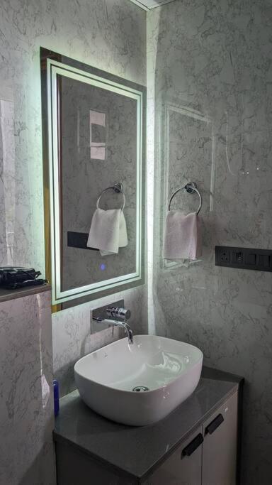 Rigel - 1 Bhk, Free Parking & Wi-fi Apartment *