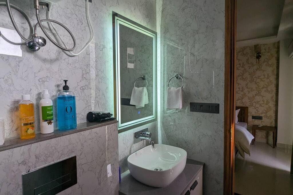 Rigel - 1 Bhk, Free Parking & Wi-fi Apartment Gurgaon