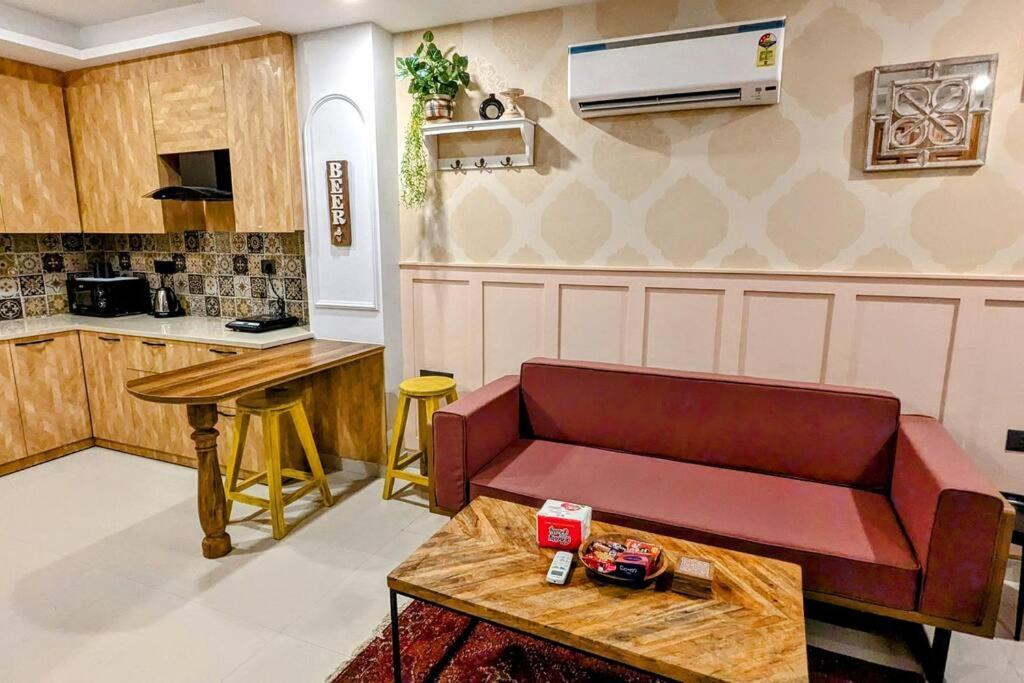 Deniz - 1bhk, Balcony, Parking & Wi-fi Apartment Gurgaon