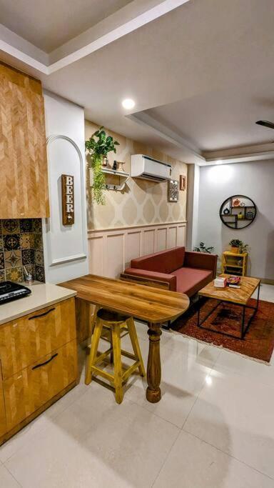 Deniz - 1bhk, Balcony, Parking & Wi-fi * Gurgaon