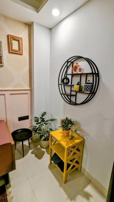 Deniz - 1bhk, Balcony, Parking & Wi-fi Apartment Gurgaon
