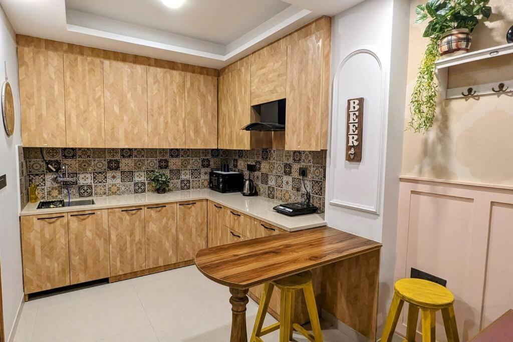 Apartment Deniz - 1bhk, Balcony, Parking & Wi-fi Gurgaon