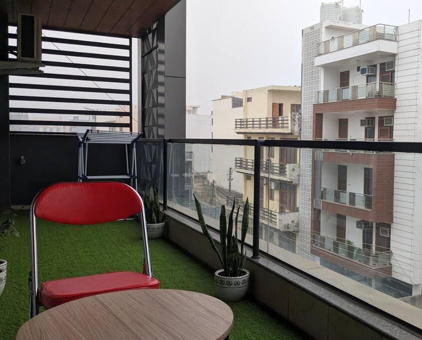Harmony - 1bhk, Big Balcony & Free Parking Apartment Gurgaon