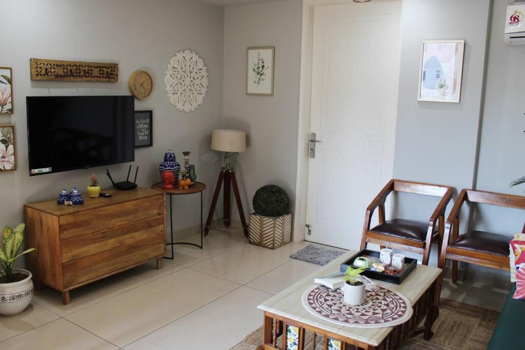 Rumana - 1bhk, 2 Balconies, Free Parking & Wi-fi Apartment *