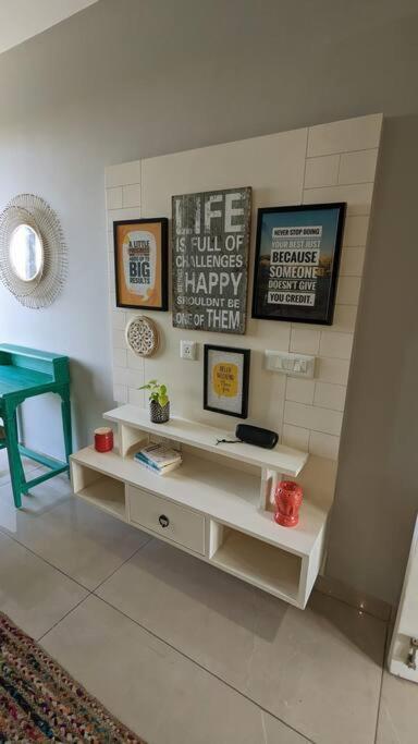 Rumana - 1bhk, 2 Balconies, Free Parking & Wi-fi Gurgaon