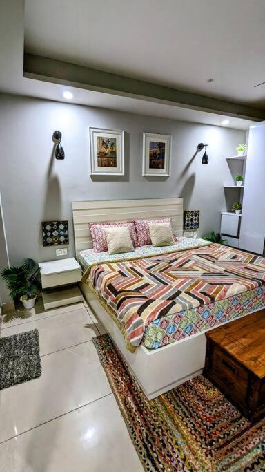 Rumana - 1bhk, 2 Balconies, Free Parking & Wi-fi * Gurgaon