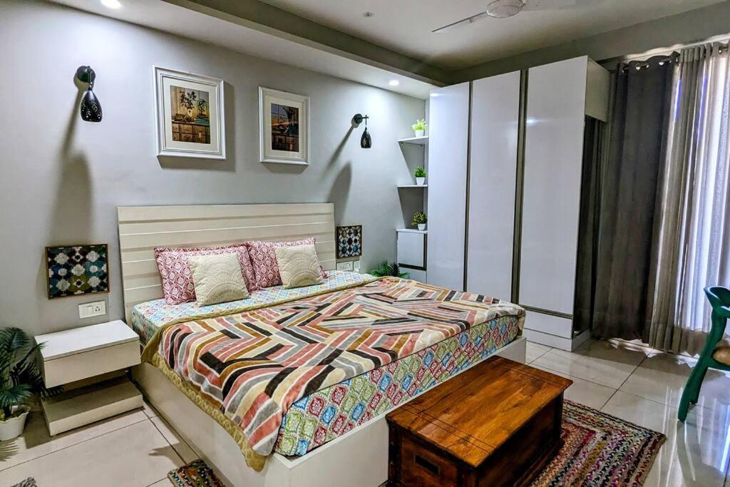 Apartment Rumana - 1bhk, 2 Balconies, Free Parking & Wi-fi Gurgaon