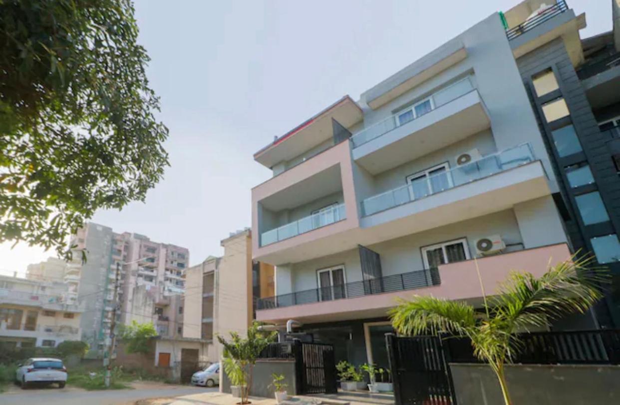 Azure And Near Medanta Hospital Medicity Sector 47,sohna Road Hotel