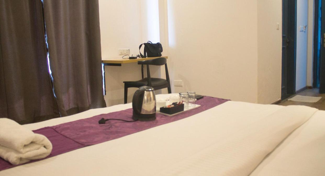 Azure And Near Medanta Hospital Medicity Sector 47,sohna Road Hotel