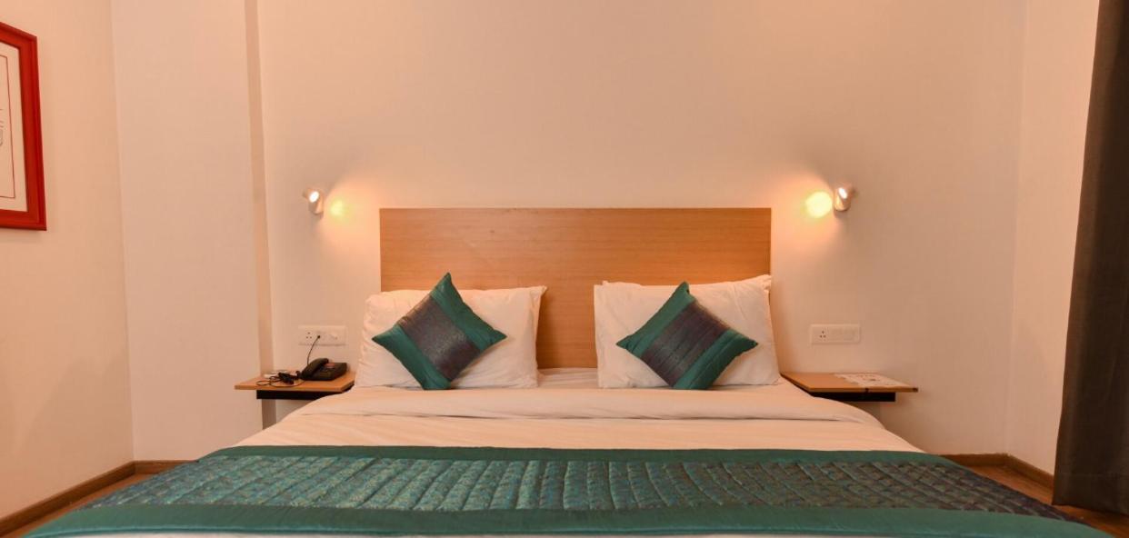 Azure And Near Medanta Hospital Medicity Sector 47,sohna Road 3*