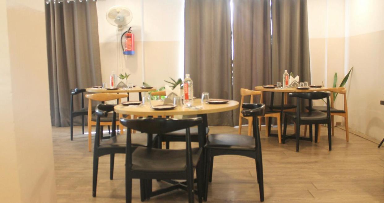 Hotel Azure And Near Medanta Hospital Medicity Sector 47,sohna Road 3*