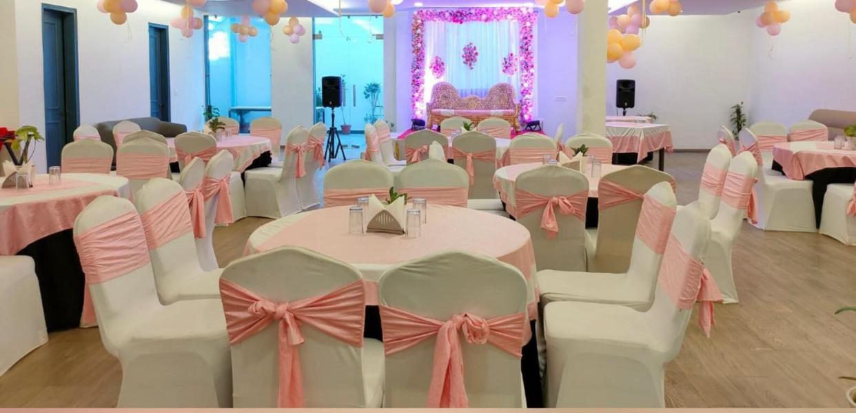Azure And Near Medanta Hospital Medicity Sector 47,sohna Road Hotel 3*