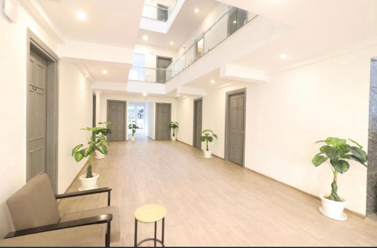 Hotel Azure And Near Medanta Hospital Medicity Sector 47,sohna Road