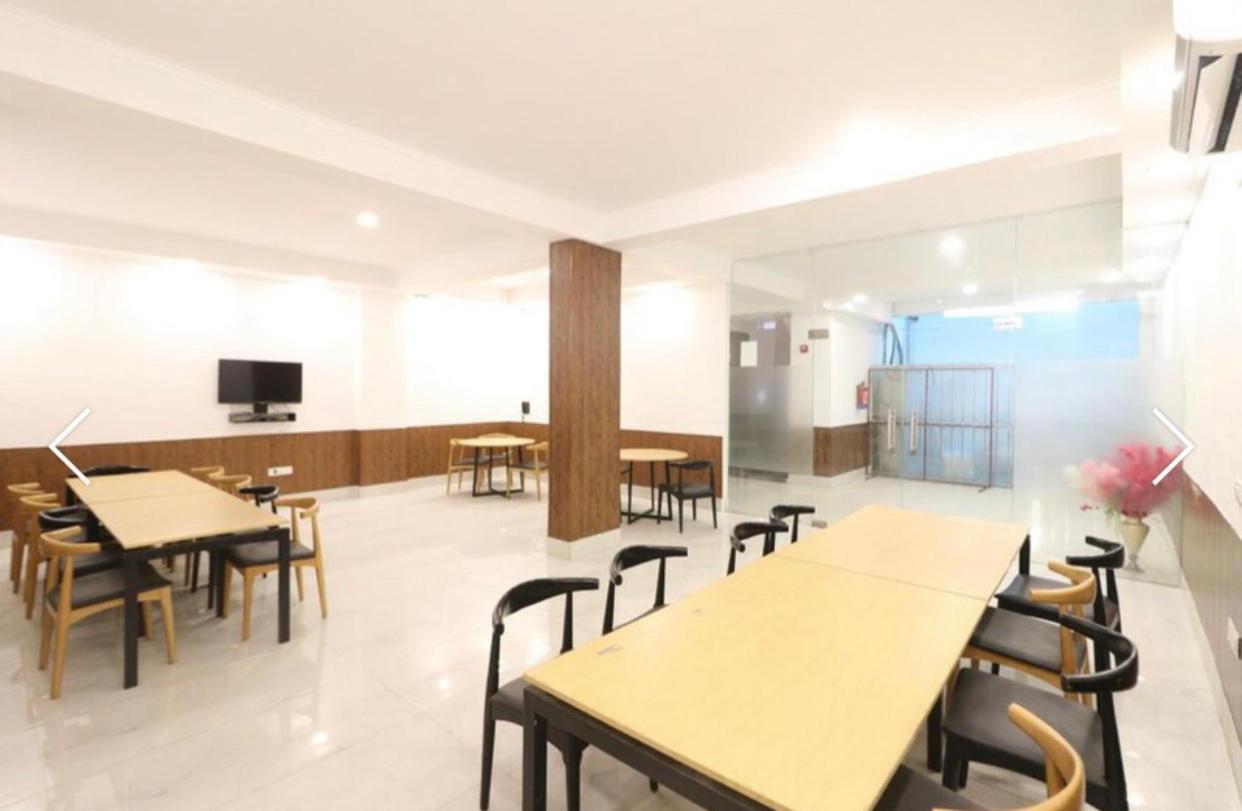 Hotel Azure And Near Medanta Hospital Medicity Sector 47,sohna Road 3*