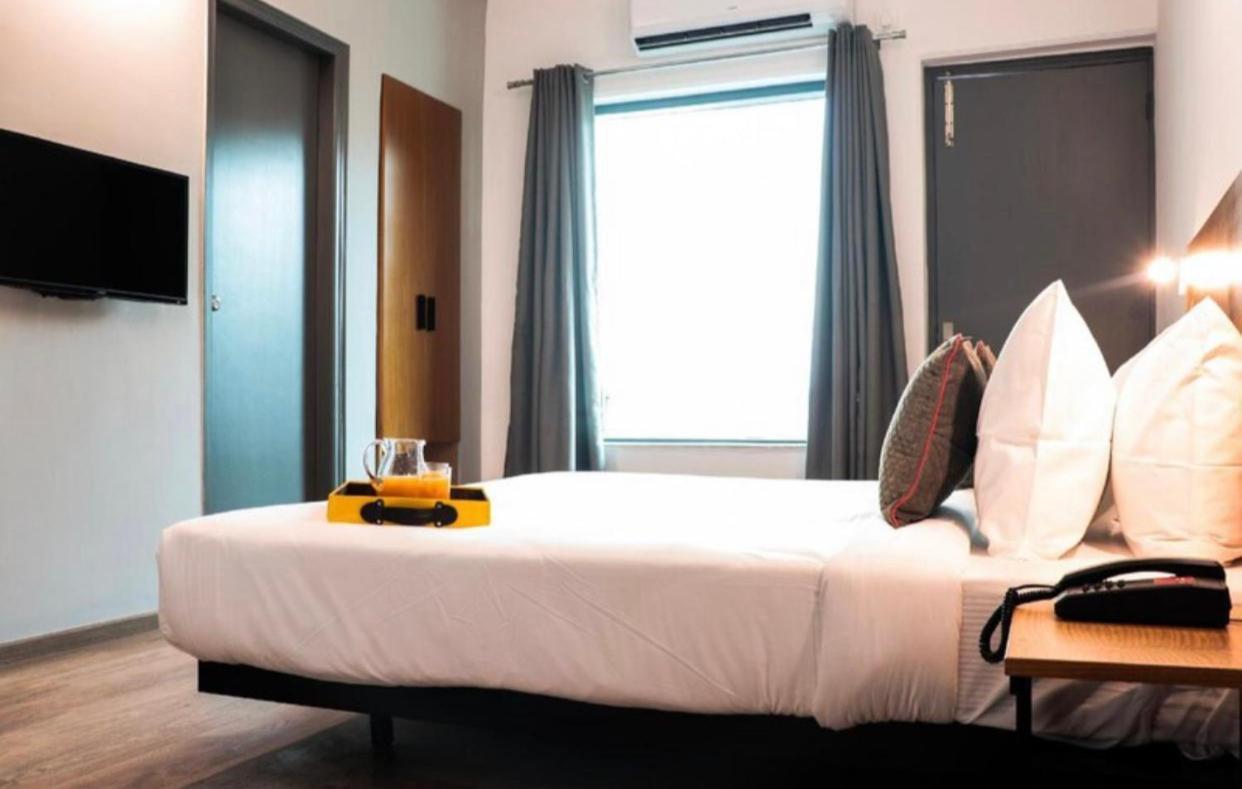 Hotel Azure And Near Medanta Hospital Medicity Sector 47,sohna Road