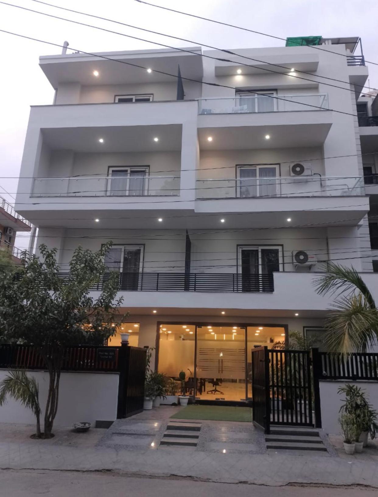 Azure And Near Medanta Hospital Medicity Sector 47,sohna Road 3*